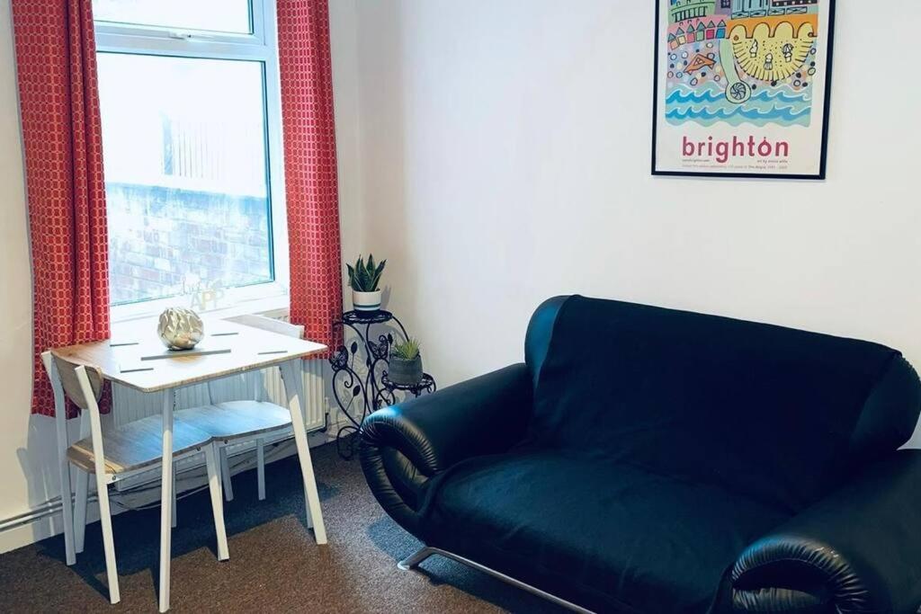 Comfortable Town House In Coventry City Centre Villa Eksteriør billede