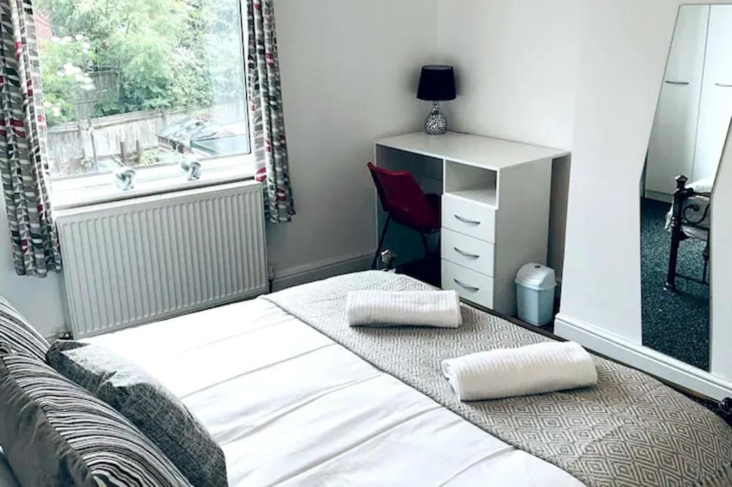 Comfortable Town House In Coventry City Centre Villa Eksteriør billede